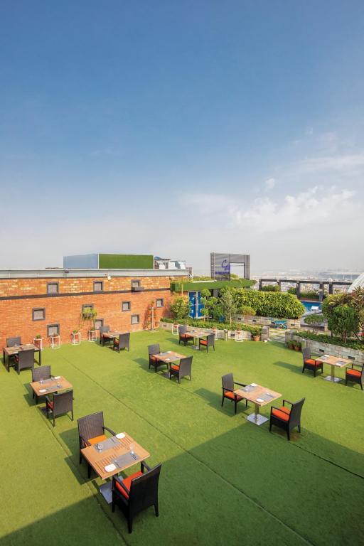 Dhaka Regency Hotel & Resort Exterior photo