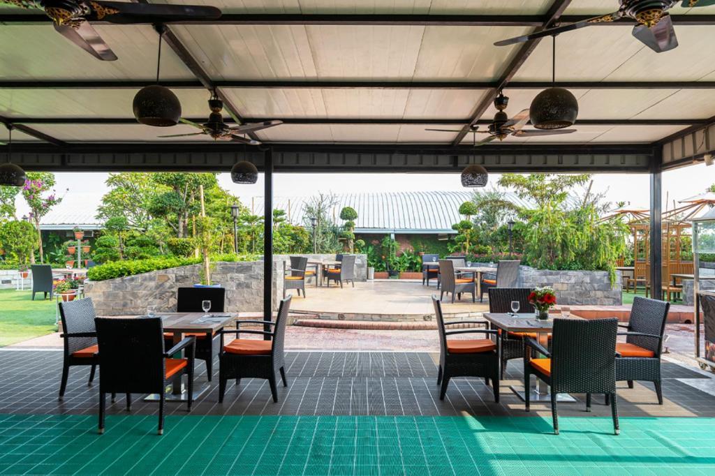 Dhaka Regency Hotel & Resort Exterior photo